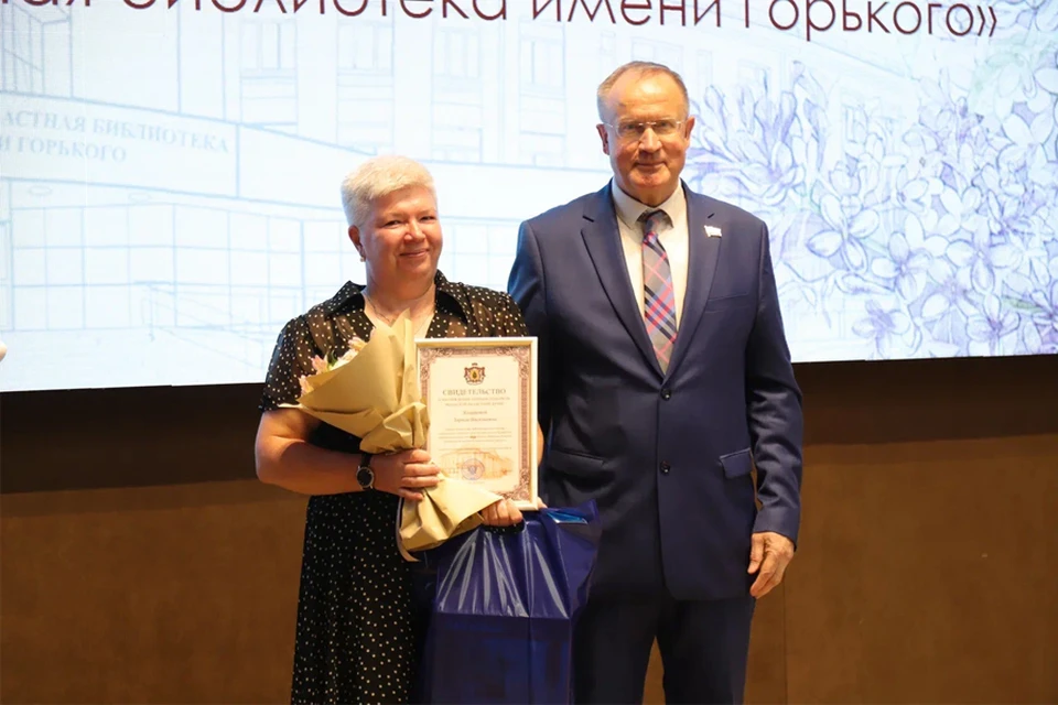 От Рязанской областной Думы работников сферы поздравил заместитель председателя регионального парламента Николай Макариков.
