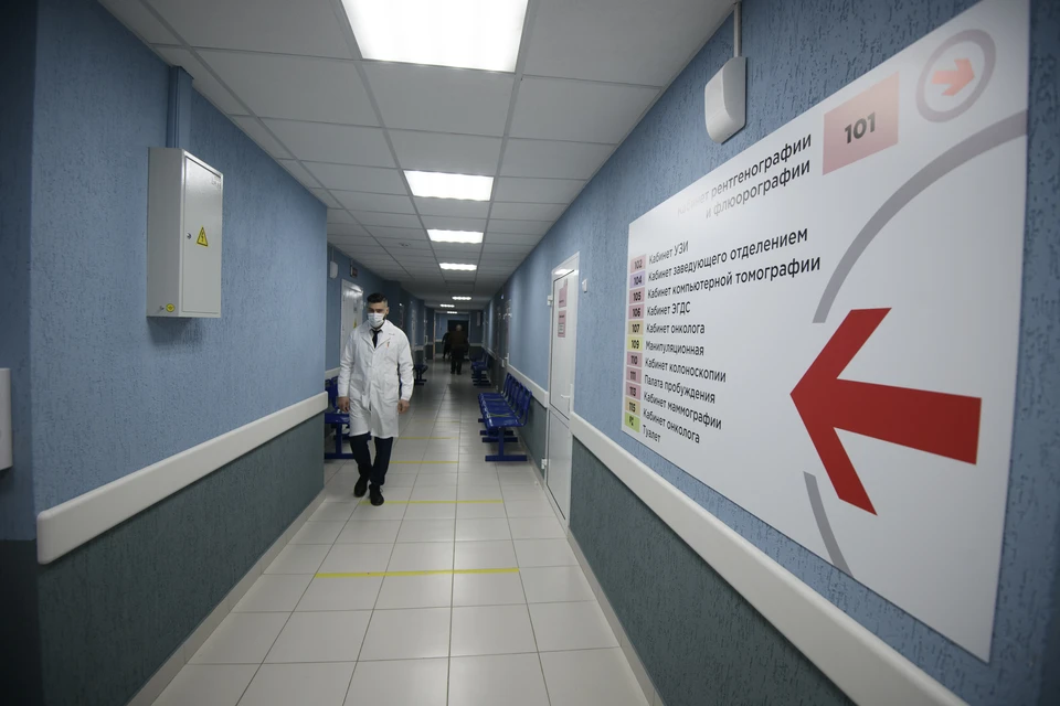 При болях в сердце кардиолог обязательно назначит электрокардиограмму.