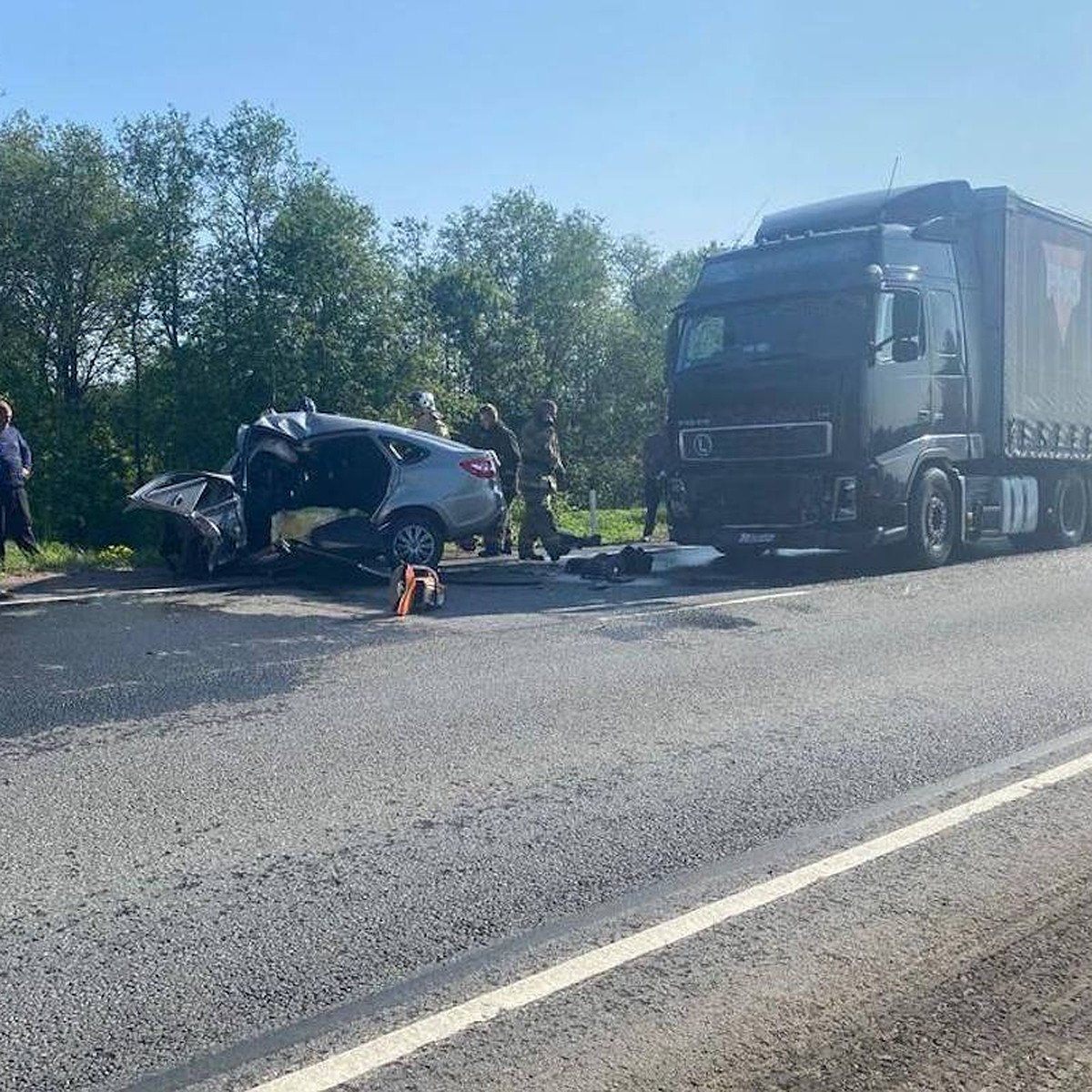 Мать с семилетним ребенком погибли в ДТП с фурой на трассе в Ленобласти -  KP.RU