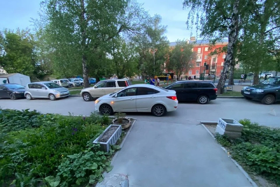 В Калининском районе Новосибирска первоклассник попал под колеса иномарки. Фото: Госавтоинспекция по Новосибирску