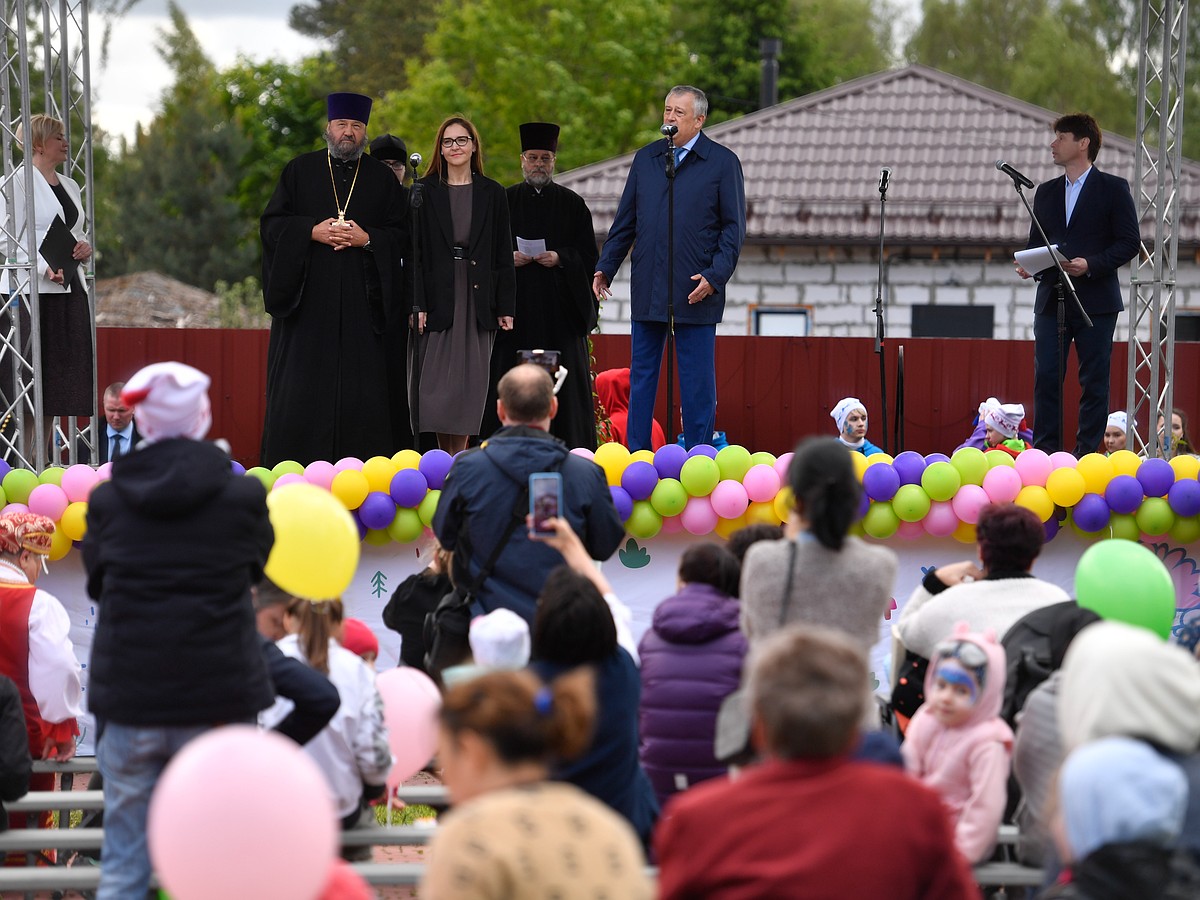 По традиции глава Ленинградской области навестил юных пациентов хосписа в  День защиты детей - KP.RU