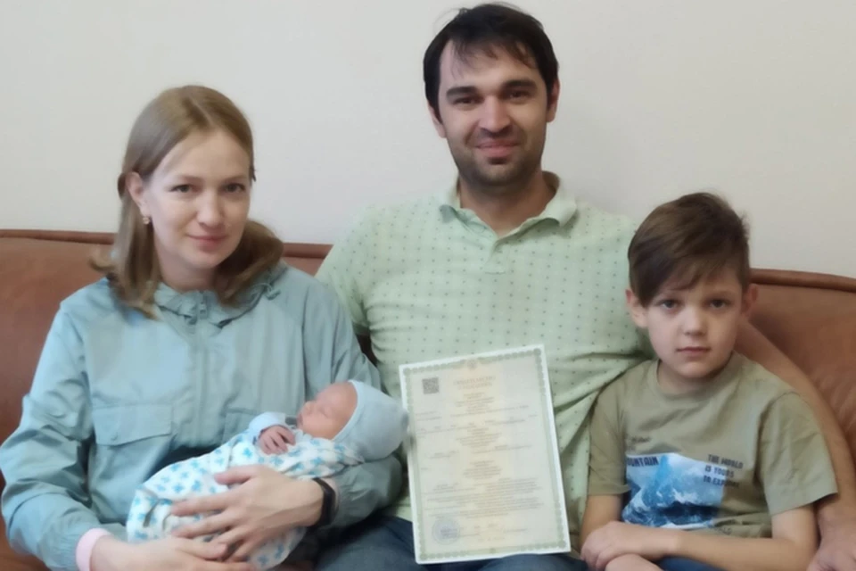 Мальчик стал третьим ребенком в семье. Фото: министерство юстиции Кировской области