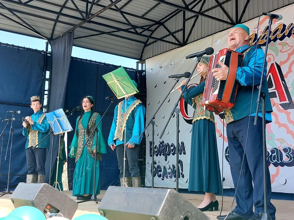 Выступление народного ансамбля