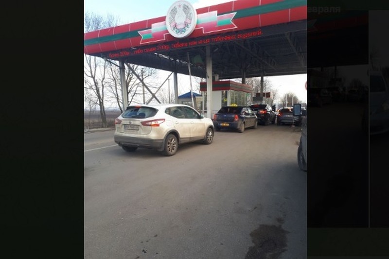 В выходные и в праздники на приднестровских КПП всегда очередь.