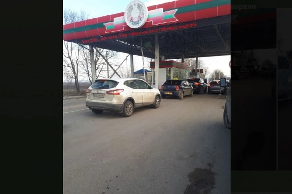 В выходные и в праздники на приднестровских КПП всегда очередь.