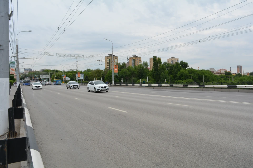 Астраханский мост отремонтировали недавно, не недостаточно хорошо.
