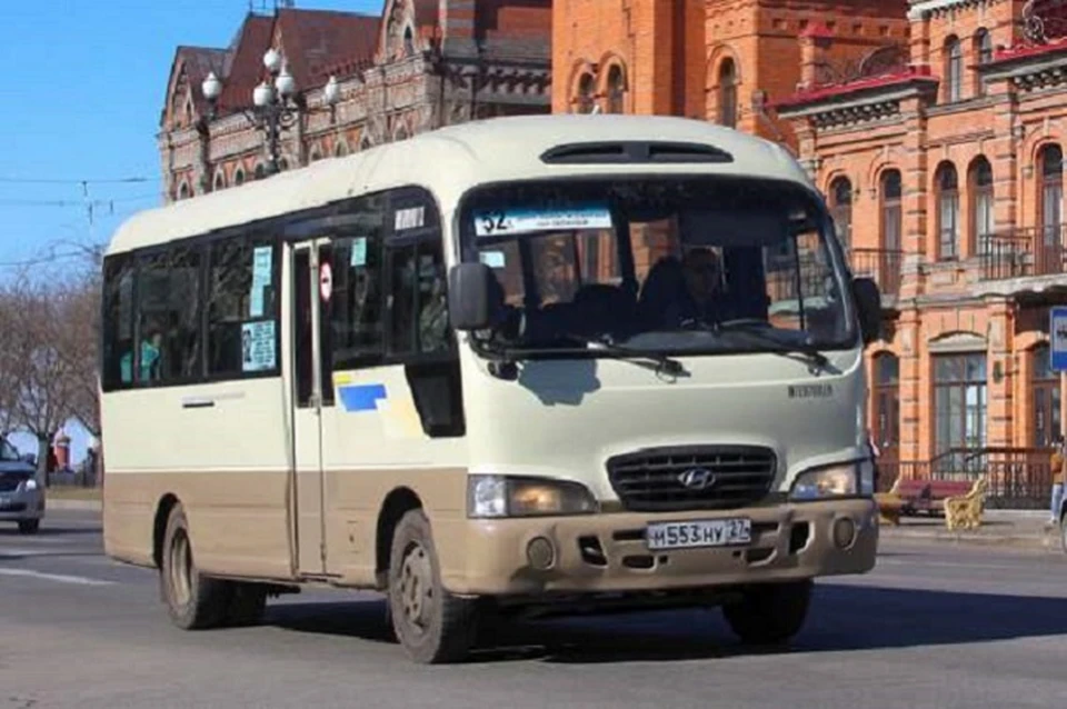 Автобус с горящей выхлопной трубой перевозил пассажиров в Хабаровске