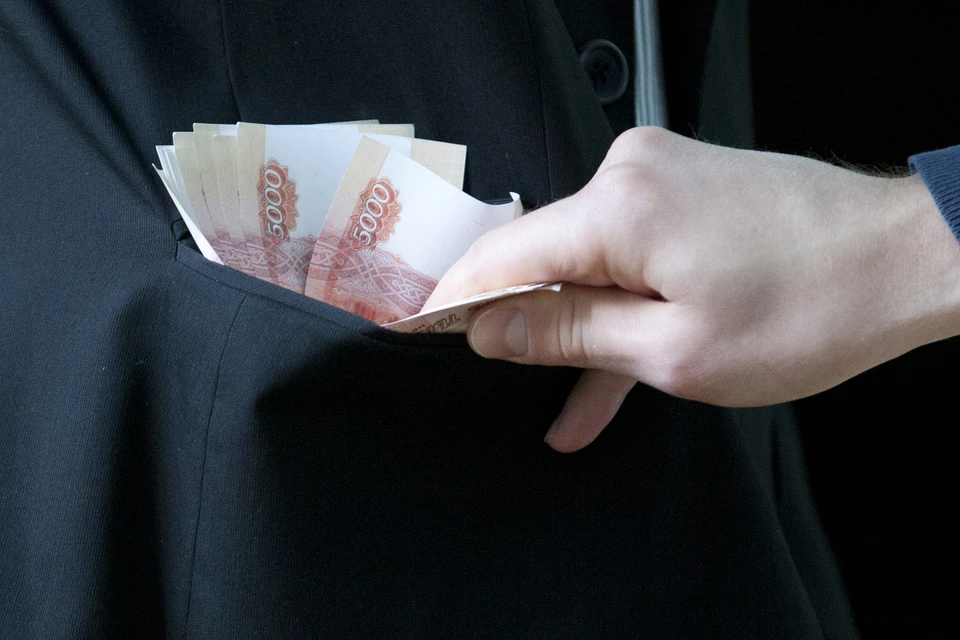 Бывшего пристава за взятку приговорили к сроку в колонии и выплате штрафа
