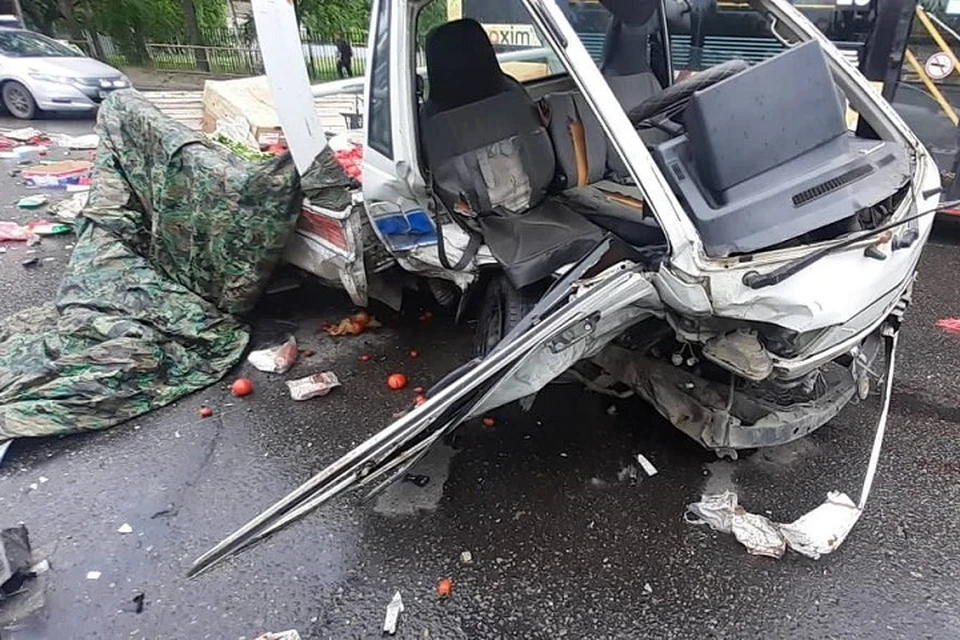 Четыре машины столкнулись в Хабаровске, мужчина получил тяжелые травмы