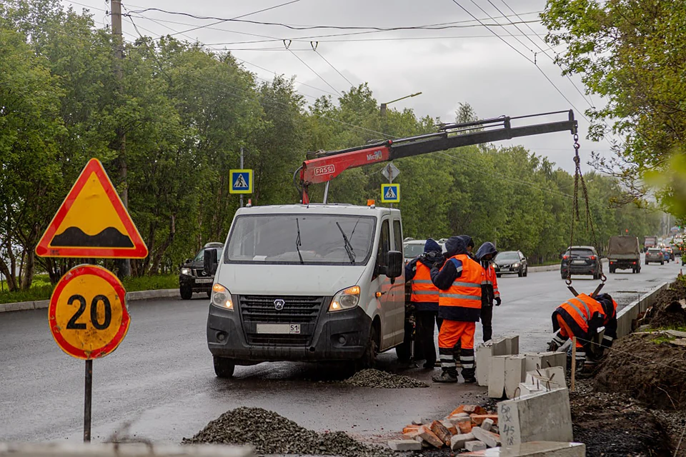В Мурманске обновляют одну из основных транспортных артерий города - улицу Шмидта. Фото: Администрация города Мурманска