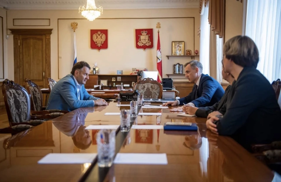 В Смоленской области будут развивать анестезиолого-реанимационную службу. Фото: страница врио губернатора Василия Анохина в соцсети.