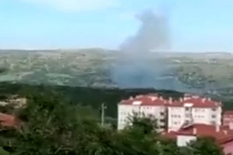 Сначала взрыв, потом сильный пожар: под завалами завода по производству ракет в Анкаре остаются люди