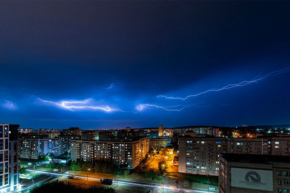 Гроза в Ижевске. Фото: Ильяс Бекмансуров