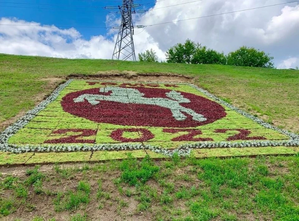 Цветочный герб в Томске установят уже на следующей неделе.