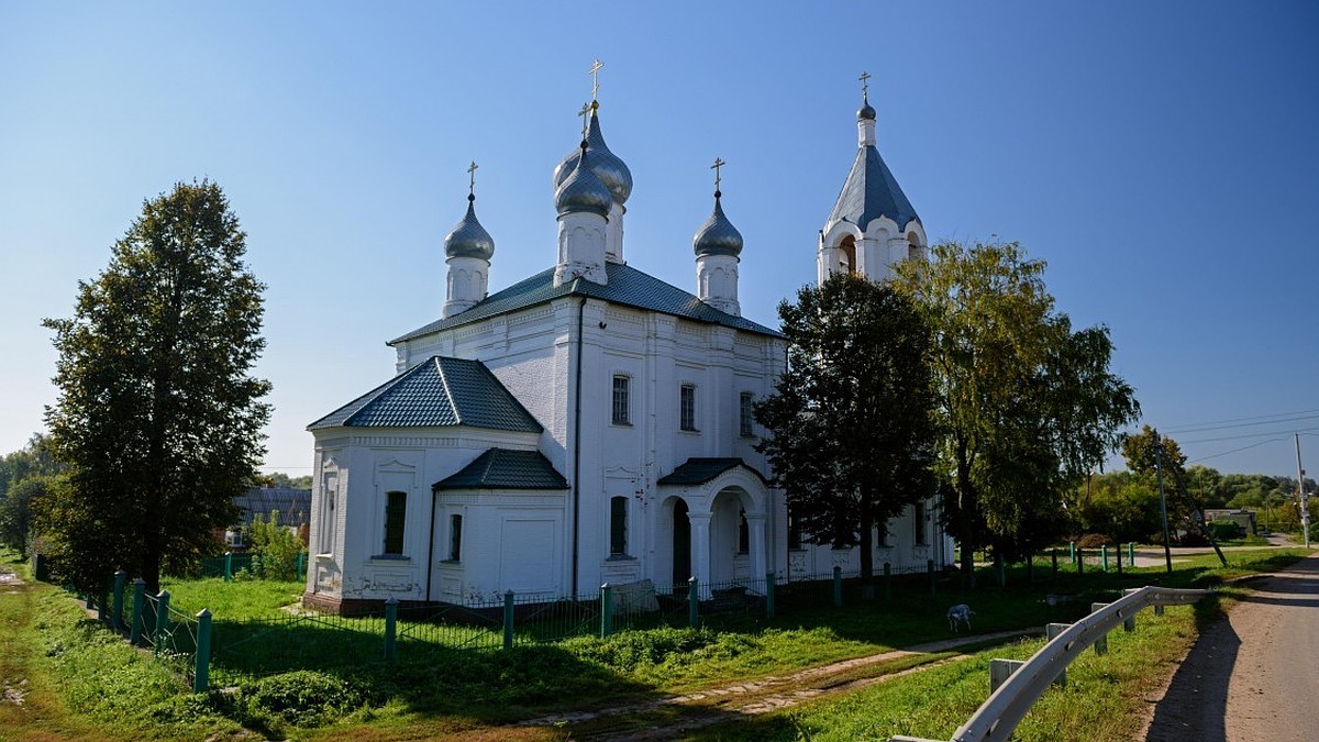 Пьяная голая девушка вломилась на территорию храма в Калужской области -  KP.RU