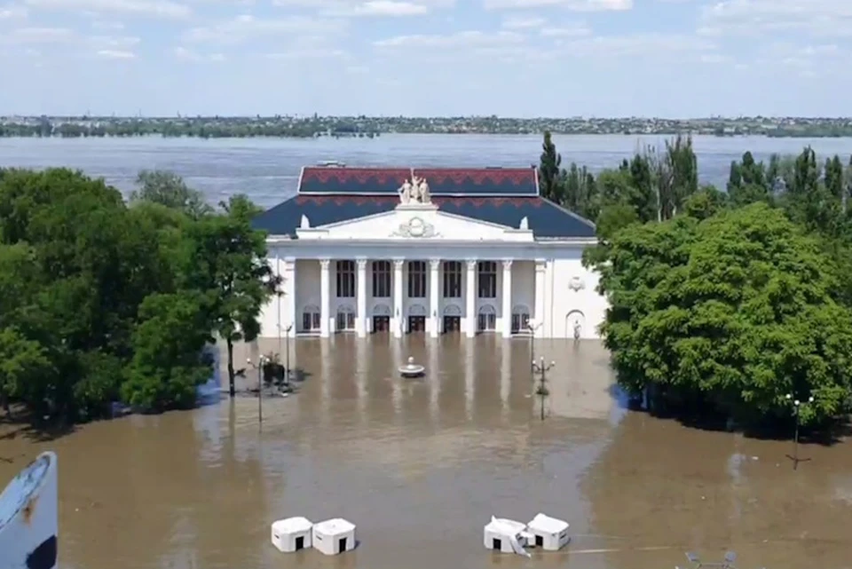 Так выглядело здание утром 6 июня после разрушения Каховской ГЭС Фото: Новокаховская администрация