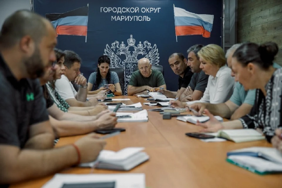В городской администрации прошло совещание по проблемным вопросам восстановления Мариуполя. Фото: ТГ/Моргун