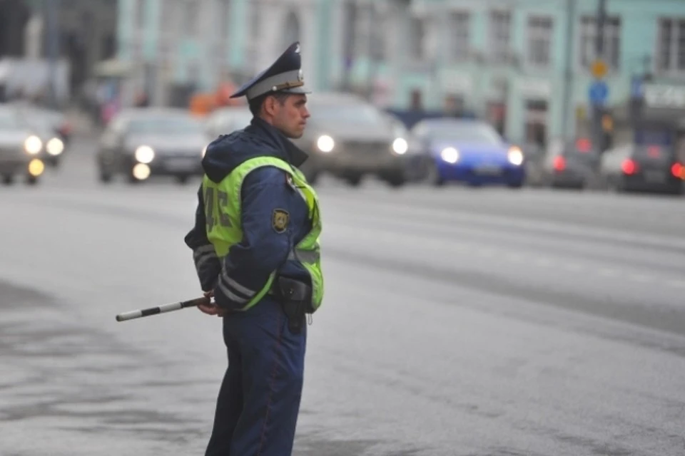 В Москве женщина стала фигуранткой уголовного дела за попытку дать взятку инспектору ГИБДД