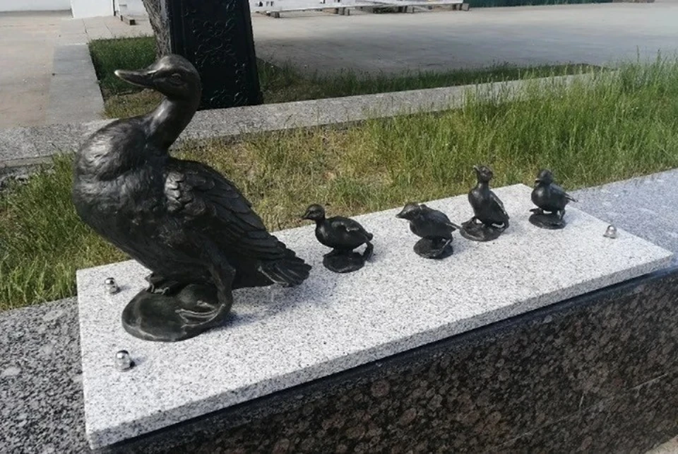 В Ярославле полиция нашла похитителя скульптуры утиного семейства