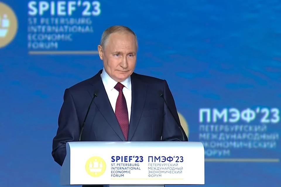 Президент России Владимир Путин выступил на ПМЭФ-2023