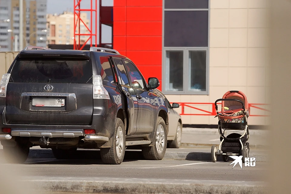 Автохамы часто занимают тротуары