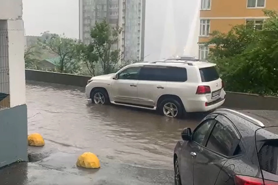 Машинам приходится пересекать дождевые моря.