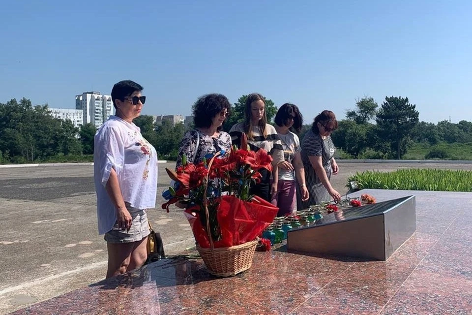 Руководство Энергодара и директор ЗАЭС возложили цветы к мемориалу