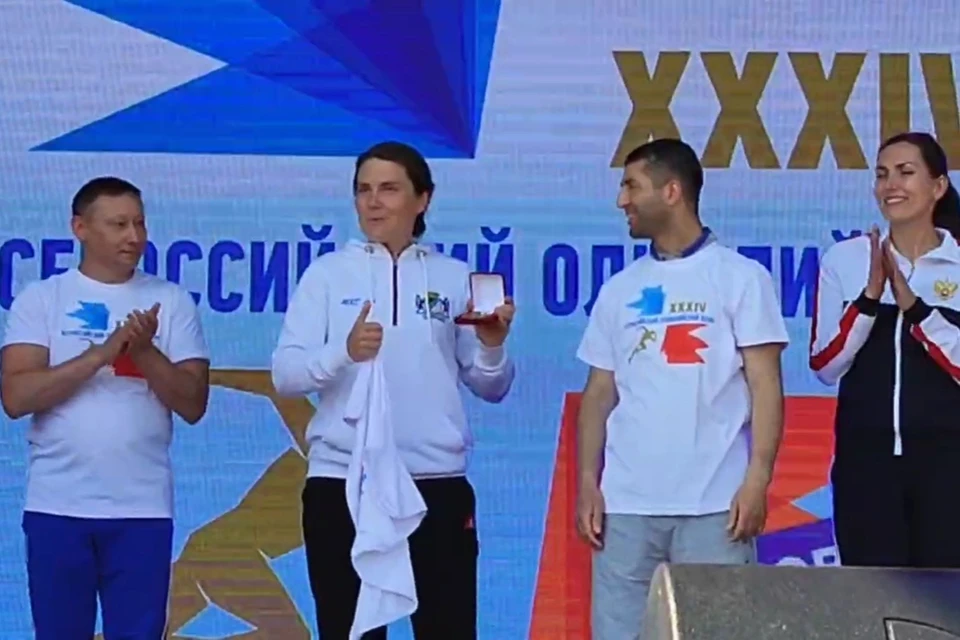 Космонавт провела зарядку для новосибирцев.