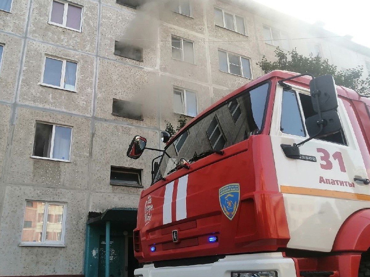 В Апатитах из пожара в доме на улице Жемчужной спасли человека - KP.RU