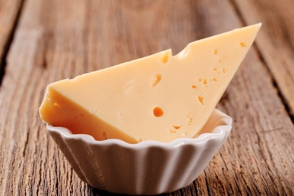 Сыр польза и вред для мужчин. Полезные свойства сыра. Польза сыра. Сыр твердый дзиуг. Чем полезен сыр.