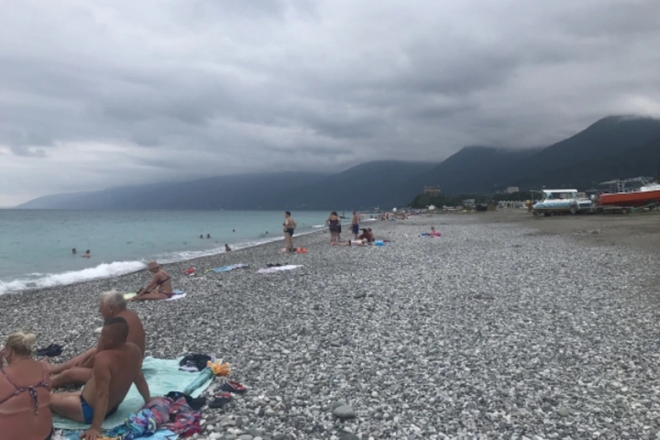 Парус гагрский район село амзара фото В легких вода и песок: медики спасли детей из Читы, едва не утонувших в море в Г