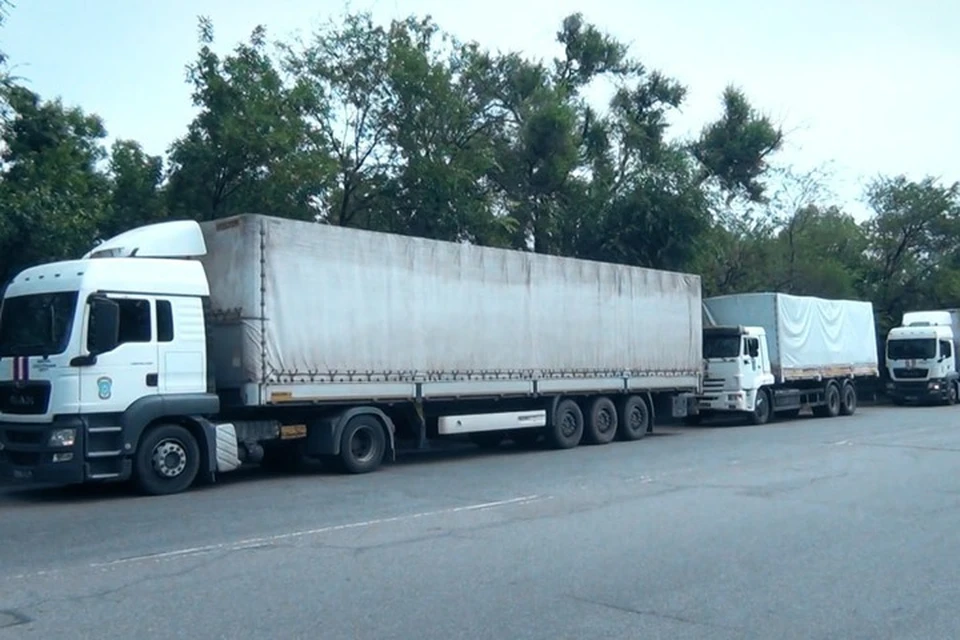 Очередной конвой спасателей в составе трех фур доставил продукты общим весом 50 тонн. ФОТО: МЧС ЛНР
