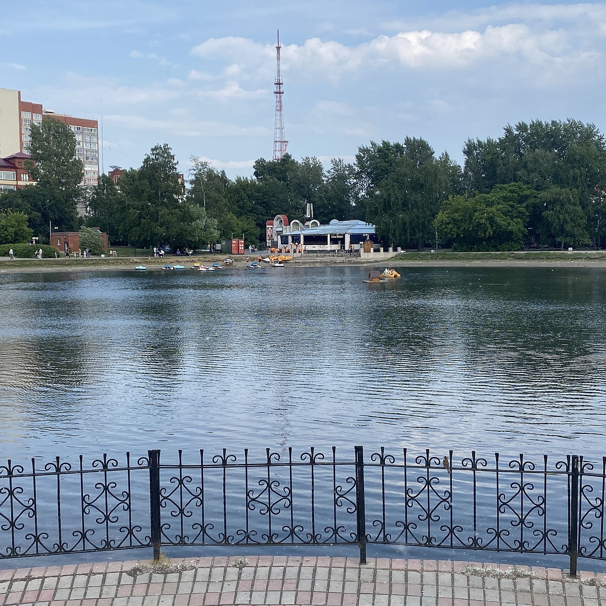 Чашу Белого озера в Томске заполнили водой - KP.RU