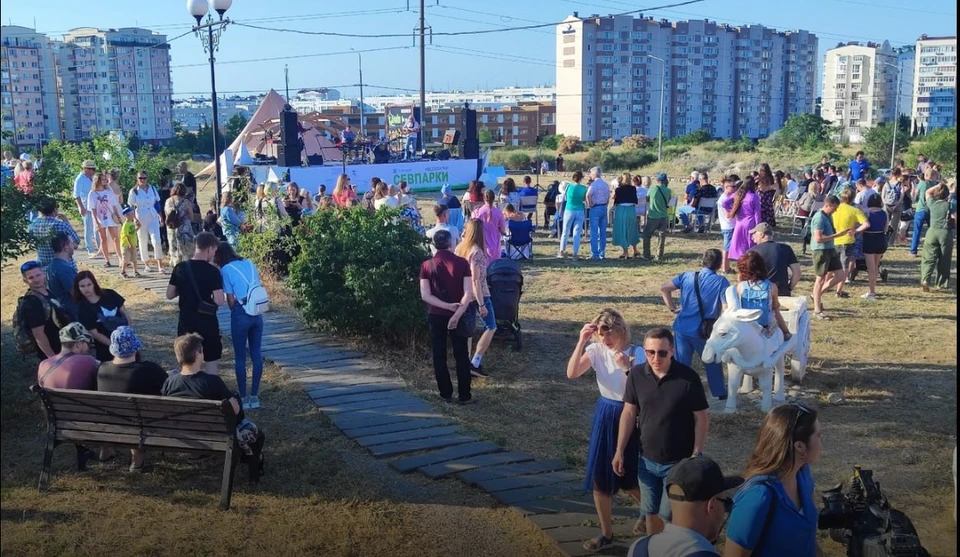 Античная усадьба стала местом притяжения для горожан. Фото: vk.com/sevparki