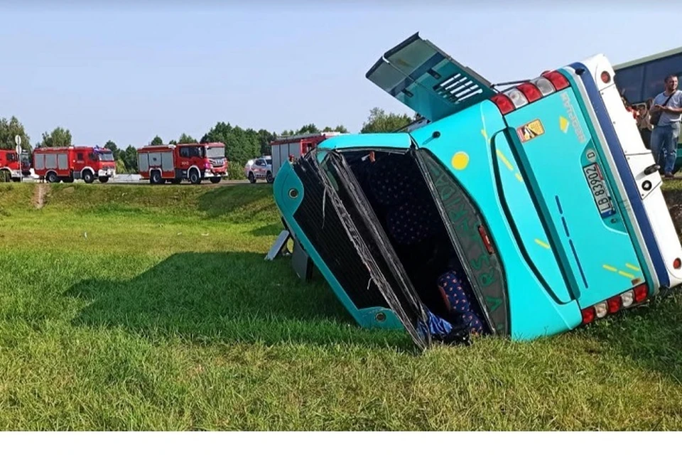 В Польше перевернулся пассажирский автобус с белорусами, есть пострадавшие. Фото: KM PSP Biała Podlaska.