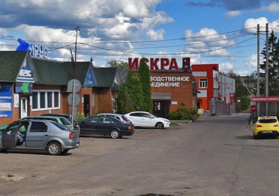 В Смоленске суд обязал обустроить бомбоубежище в бывшем здании завода «Искра». Фото: «Яндекс Карты».