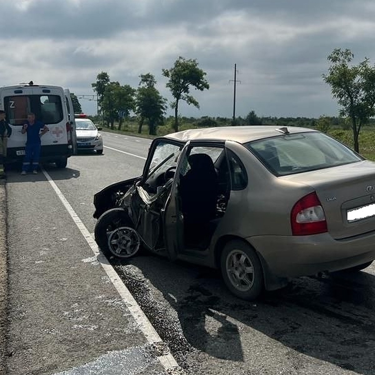 В Крыму в ДТП врезались машины, пострадали взрослый и два ребенка - KP.RU