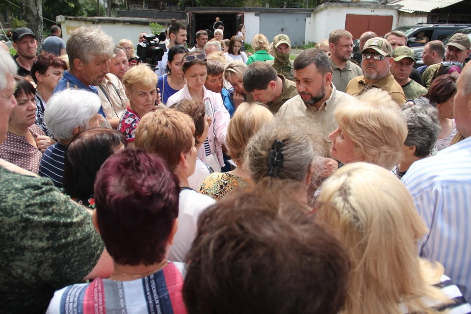 Денис Пушилин успокоил жителей, что все будет восстановлено до холодов. Фото: Администрация Главы ДНР