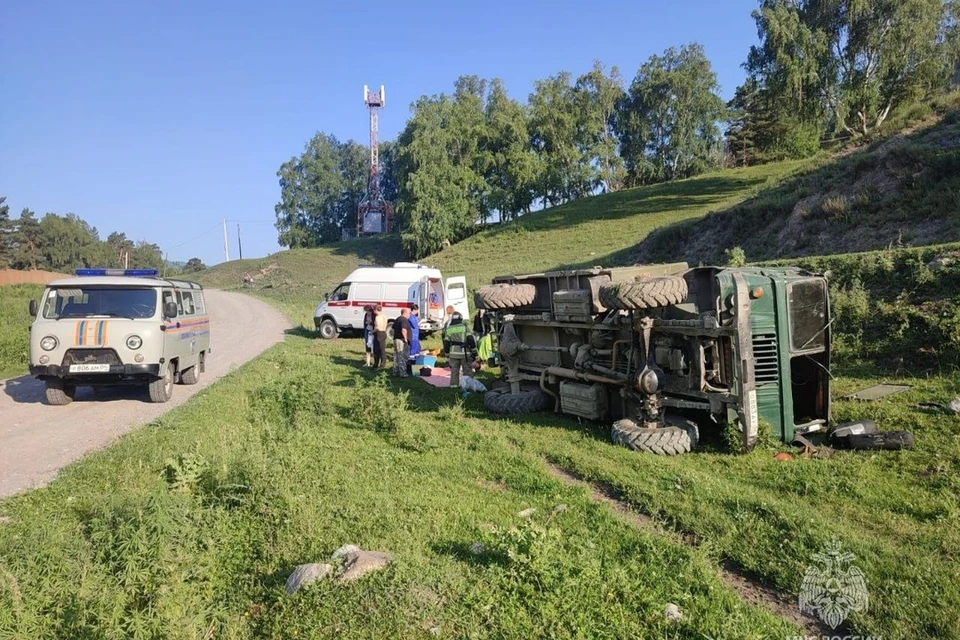 Водитель грузовика не справился с управлением