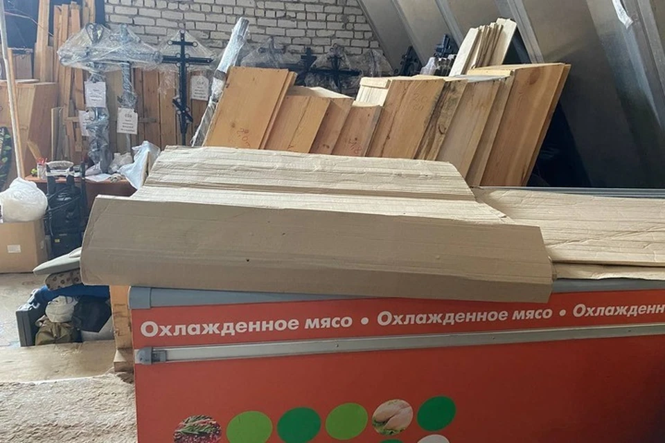 Тело умерших обнаружили в бытовых холодильниках с неэтичной подписью. Фото: Ксения Штефан