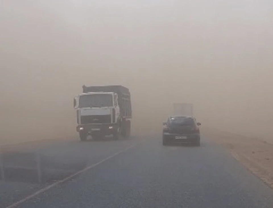 Трассу в Волгоградской области накрыла песчаная буря