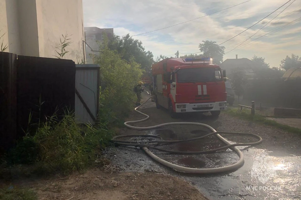 При пожаре пострадала одна женщина, эвакуировали 20 человек. Фото: ГУ МЧС по Ростовской области