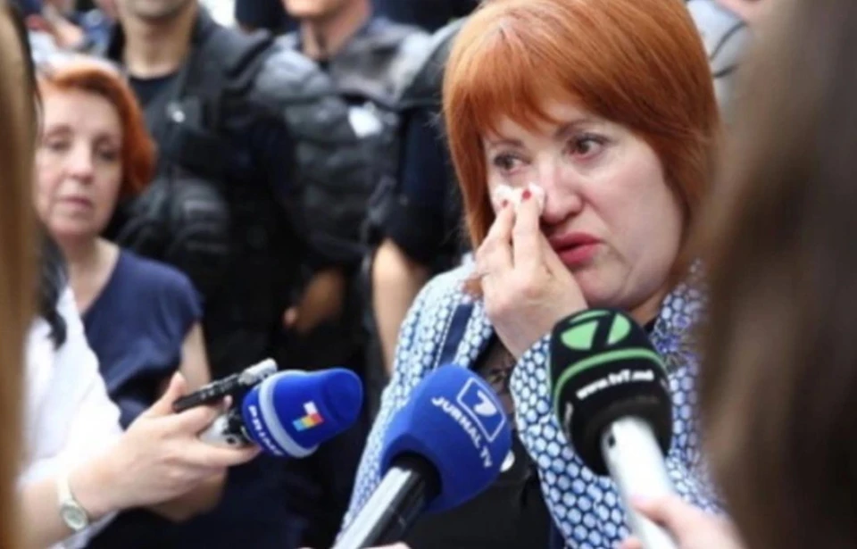 Государство должно выплатить Домнике Маноле 9500 евро в качестве компенсации, 4500 евро — возмещение морального вреда и еще 5000 евро — судебные издержки.