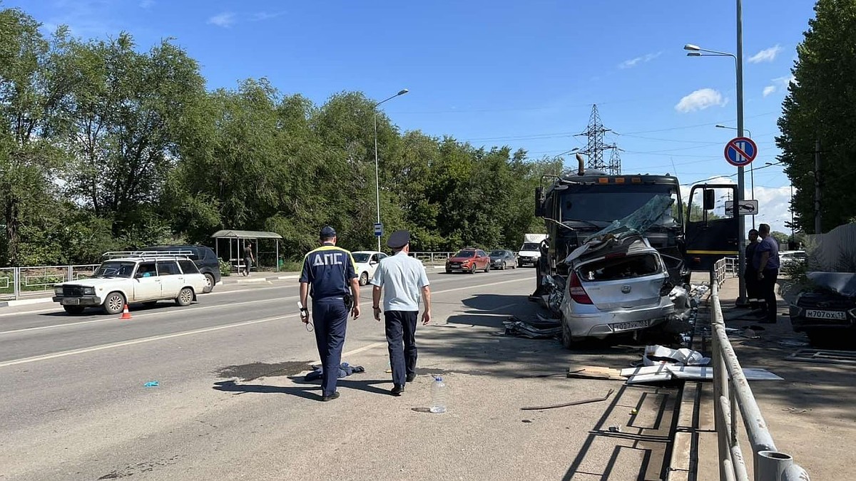 Появилось видео с места жесткого ДТП на Заводском шоссе в Самаре - KP.RU