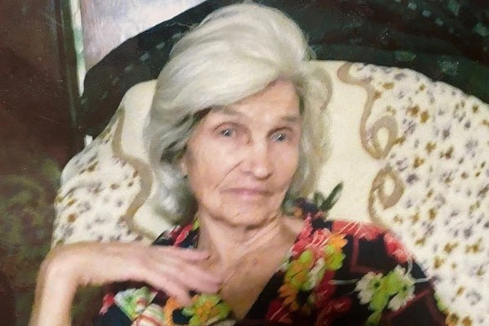 На момент пропажи была одета в розовое платье и белые туфли.