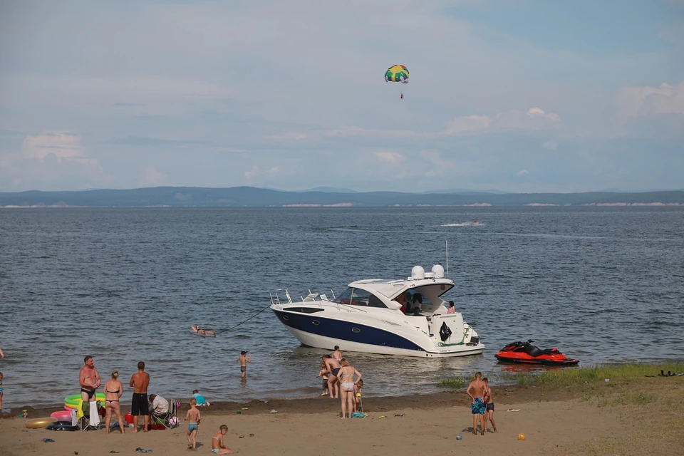 На Красноярском водохранилище спасли двух туристов на унесенной резиновой лодке