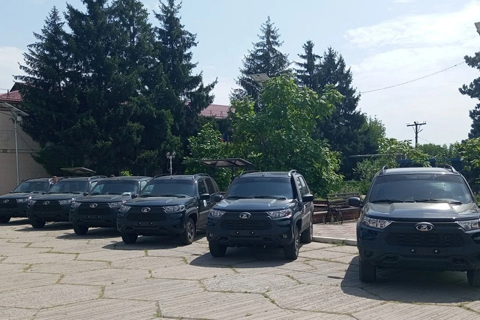 12 автомобилей передала Волгоградская область подшефному Станично-Луганскому району. Фото - администрация Станично-Луганского района