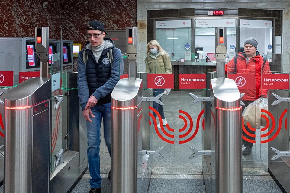 Составы задерживались на центральном участке «красной» ветки метро из-за человека на путях