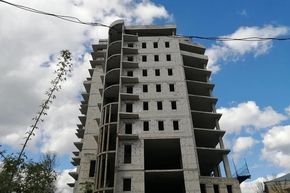 Недострой на Октябрьской площади в Ярославле продали за 282,5 миллиона рублей.