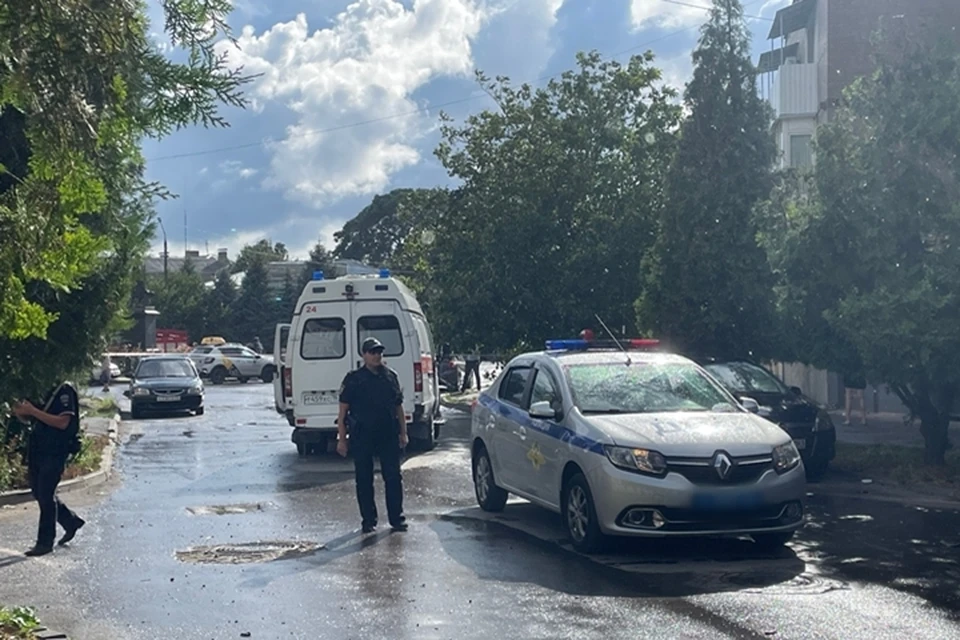 После взрыва на место ЧП прибыли все экстренные службы. Фото: Сергей Плишенко.